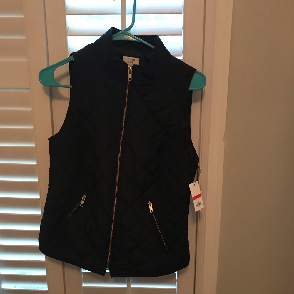 crown and ivy vest
